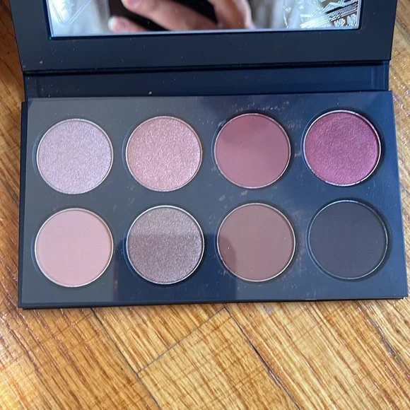 MAC Travel Exclusive Eyeshadow Palette in 18k Rose Gold